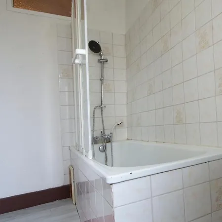 T1 Situé à 100 M Des Thermes